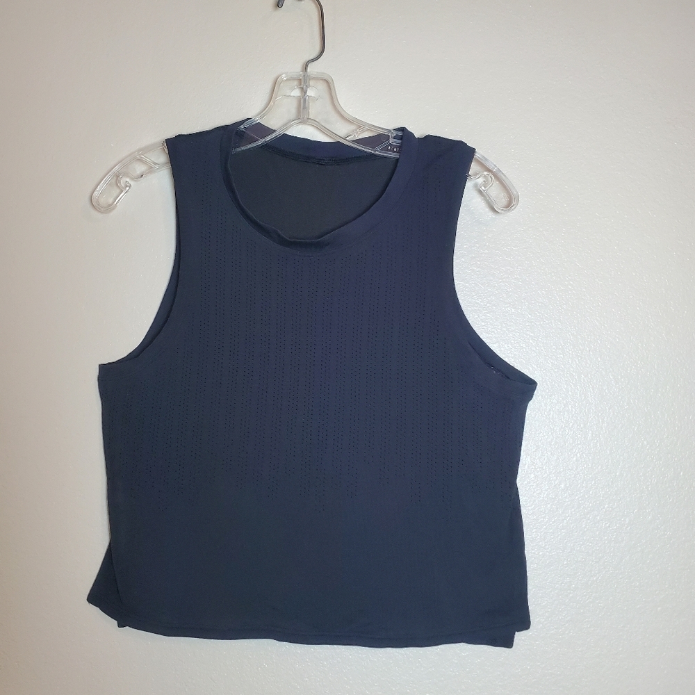 Lululemon Women's Crop Sleeveless Tank Perforated Size 4 Black Round Neck